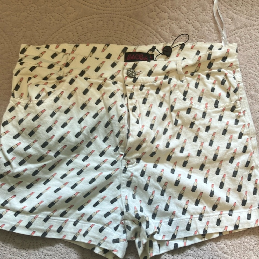 Motel Rocks lipstick shorts